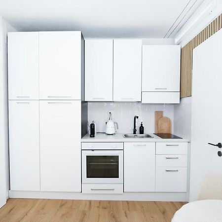 Bright Tiny Studio - Shared Pool & Sauna - Free Parking - Air Condition Muralto Kültér fotó