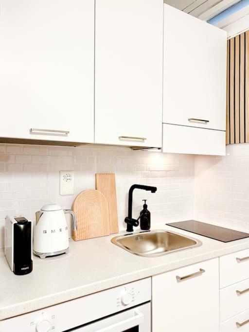 Bright Tiny Studio - Shared Pool & Sauna - Free Parking - Air Condition Muralto Kültér fotó
