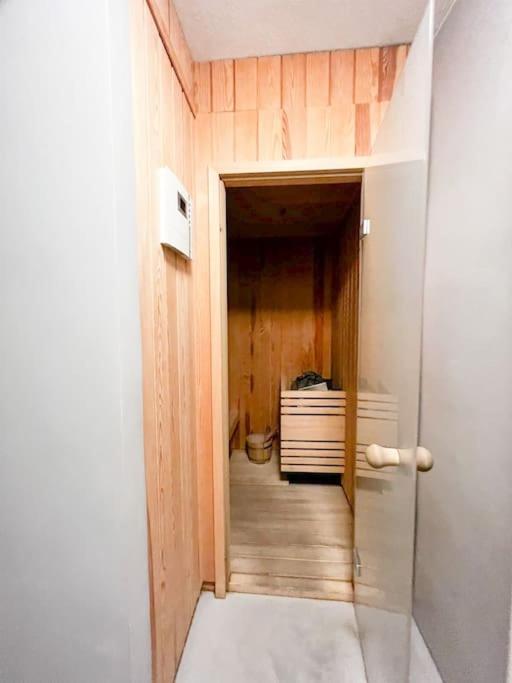 Bright Tiny Studio - Shared Pool & Sauna - Free Parking - Air Condition Muralto Kültér fotó