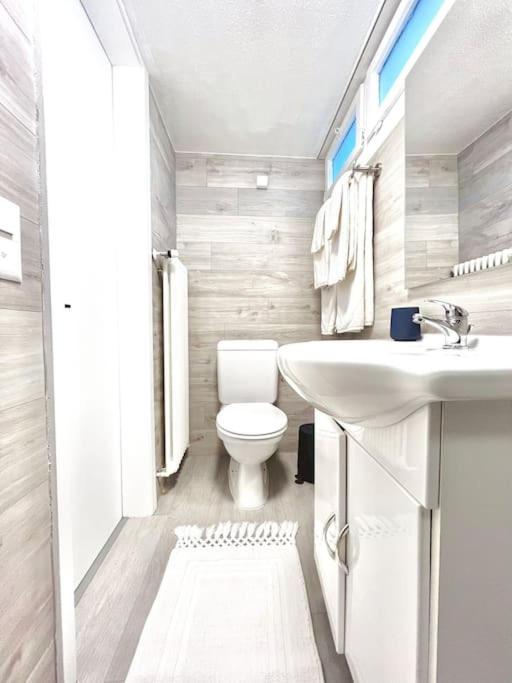 Bright Tiny Studio - Shared Pool & Sauna - Free Parking - Air Condition Muralto Kültér fotó