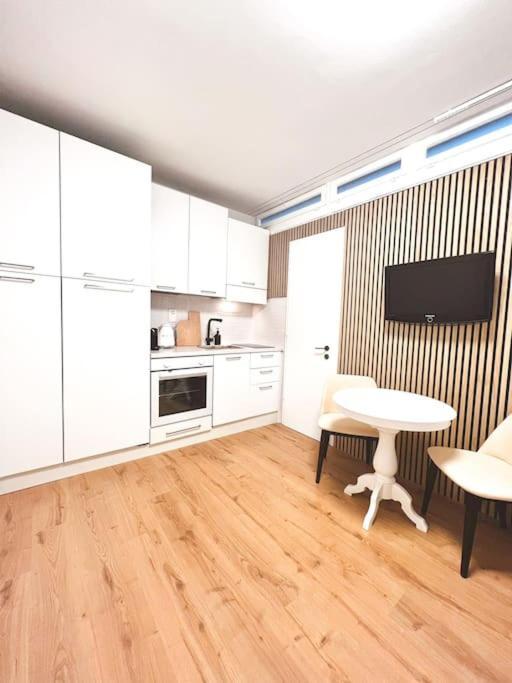 Bright Tiny Studio - Shared Pool & Sauna - Free Parking - Air Condition Muralto Kültér fotó