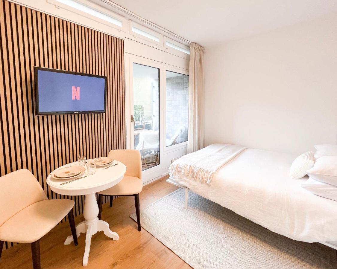 Bright Tiny Studio - Shared Pool & Sauna - Free Parking - Air Condition Muralto Kültér fotó